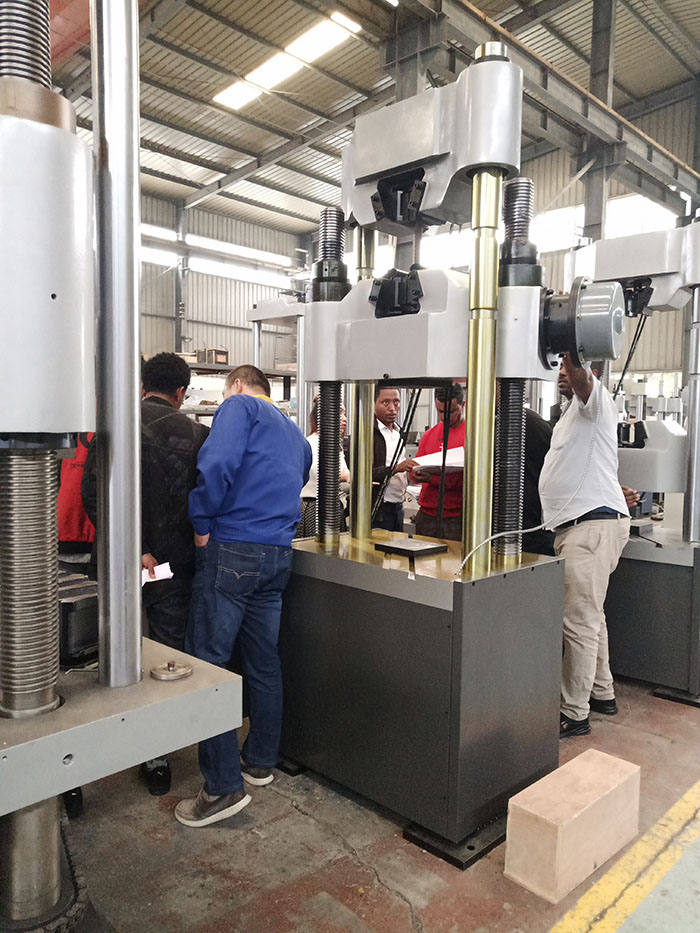 济南硬汉视频下载官网下载免费观看国外客户到厂验收试验机设备