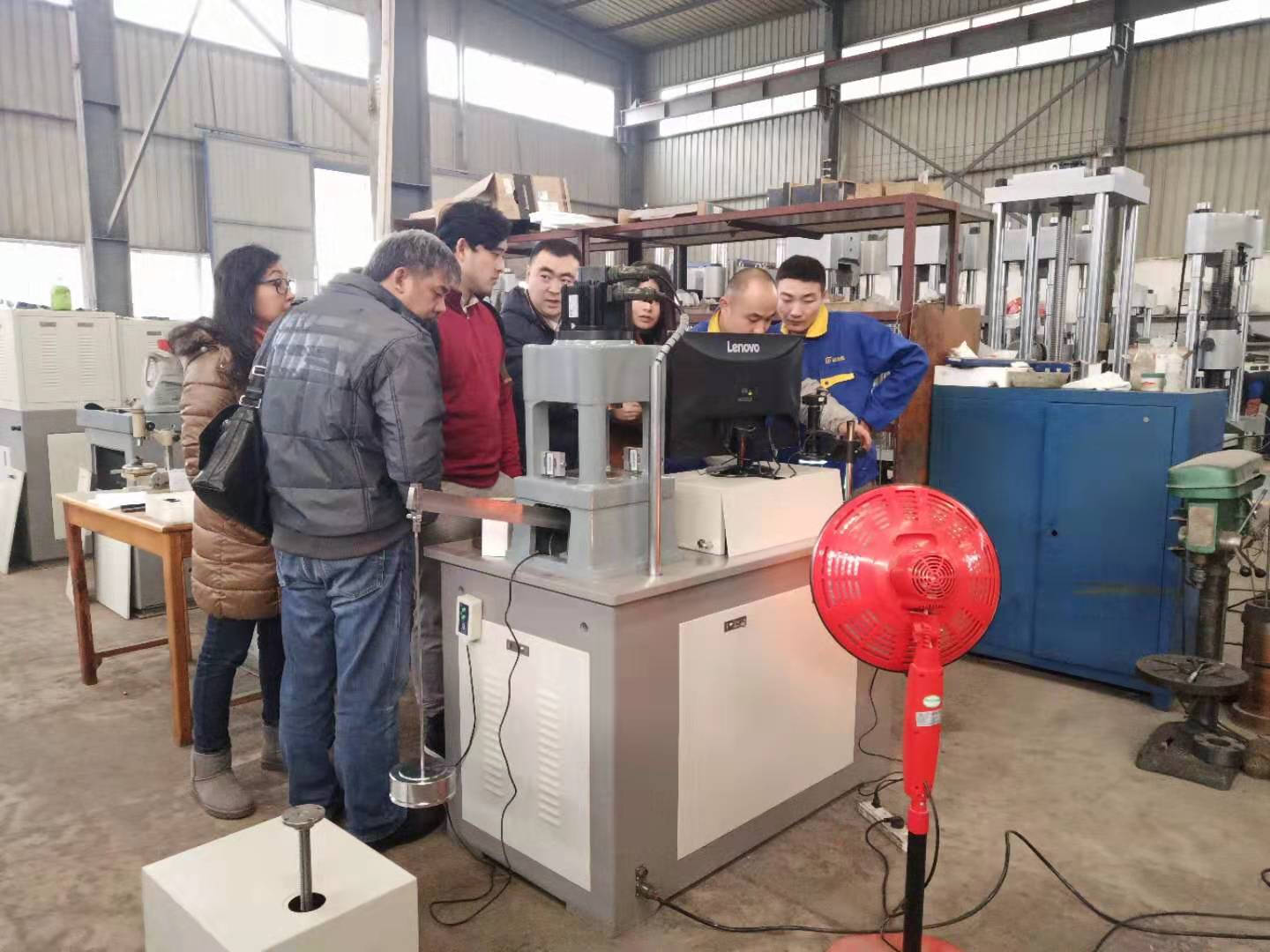 国外客户到济南硬汉视频下载官网下载免费观看工厂参观考察