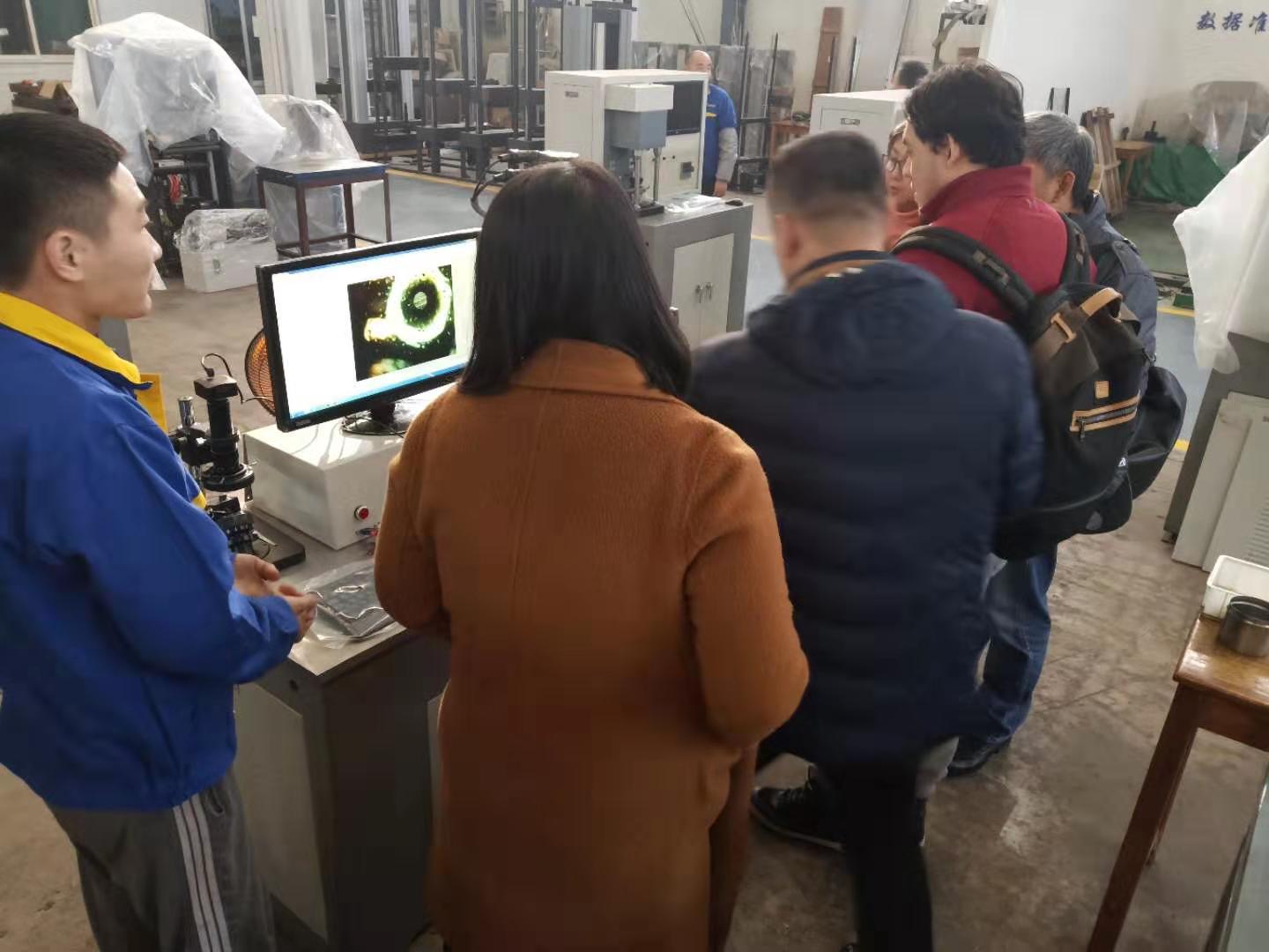 国外客户到济南硬汉视频下载官网下载免费观看工厂参观考察